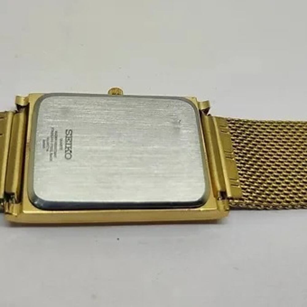 Vintage Style Seiko Quartz Mens Gold Watch & Gold accents W/ Metal Strap - Picture 2 of 5